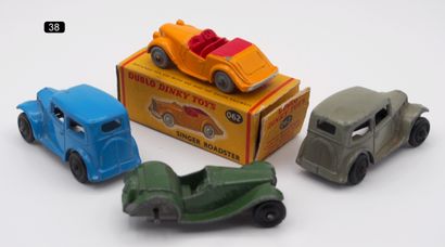  DINKY TOYS G.-B. - 1/43e (4) 
RARE 
RÉUNION DE 3 "Petites voitures" (Small Cars)...
