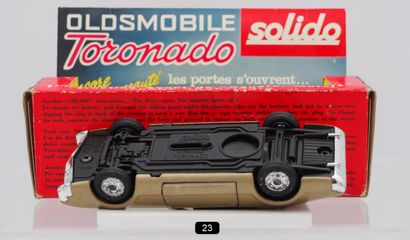  SOLIDO - France - 1/43e (1) 
# 150 OLDSMOBILE TORONADO 
Or métallisé. Plafonnier...