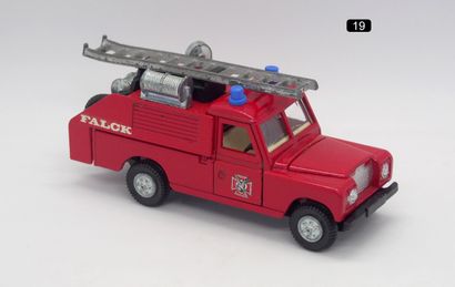 null DINKY G.-B. (1)

PEU COURANT

# 282-3b (1974) LAND ROVER 109 pompiers FALK -...