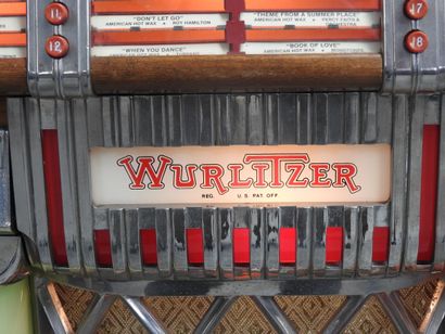 null JUKEBOX

WURLITZER modèle 1015, USA, 1946.

Caisse en bois vernis originale,...