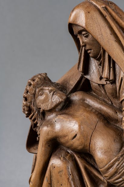 null Pays-Bas Bourguignons, seconde moitié du XV° siècle Pietà

Noyer

H 34, L 23...