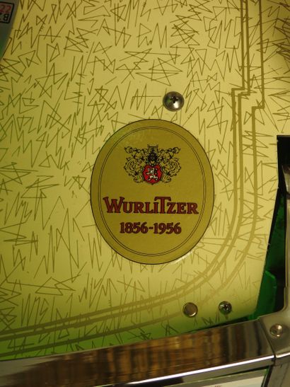 null JUKEBOX

WURLITZER modèle 1900 dit « centennial », USA, 1956

Juke box 45 tours

Caisse...
