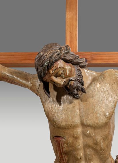 null Italie, XVII° siècle Christ en croix Bois polychrome Christ : H 90, L 78 cm...