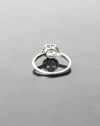 null 
Bague solitaire en or gris, 750 MM, ornée d'un diamant taille brillant pesant...