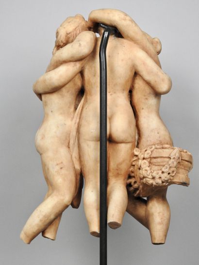 null Époque néoclassique, XIX° siècle, Sculpture représentant les Trois Grâces Marbre...