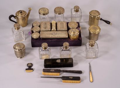 null Important travel toiletry case in chased and engraved vermeil with guilloche...