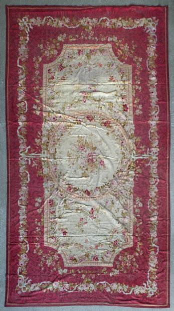 null Aubusson, Napoleon III period

Large fine tapestry decorated with flowers in...