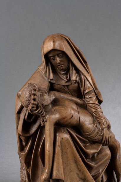 null Pays-Bas Bourguignons, seconde moitié du XV° siècle Pietà

Noyer

H 34, L 23...
