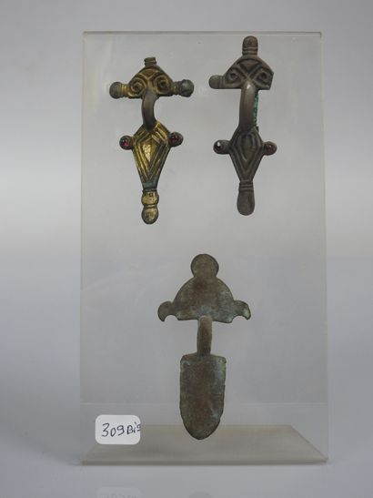 null Trois fibules.Bronze.
Art Wisigoth.Circa III-IVès.L :env 5cm.En l'état.