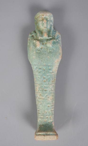 null Oushebti inscribed with blue frit.665-332 B.C.In the state.Misses.
H :19cm....