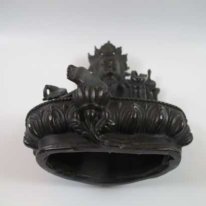 null Statuette de Tara en bronze à patine noire. H 21cm. Chine / Tibet. XXe.