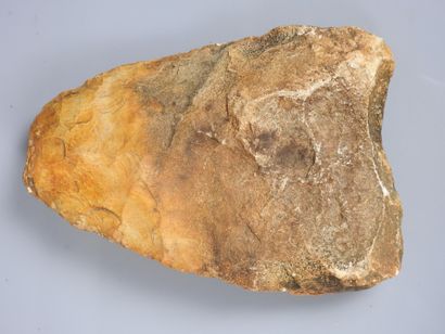 null Biface.Moustérien env 50000 ans.Silex en forme de dent de requin géant fossile....
