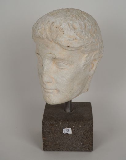 null Head of an emperor.
Probably Augustus.
Marble.Roman period.
Circa first century...