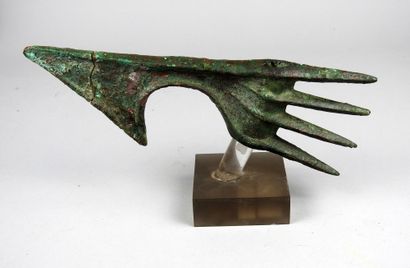 null Hache digitée de très grande taille Bronze 26 cm restaurations anciennes
Luristan...