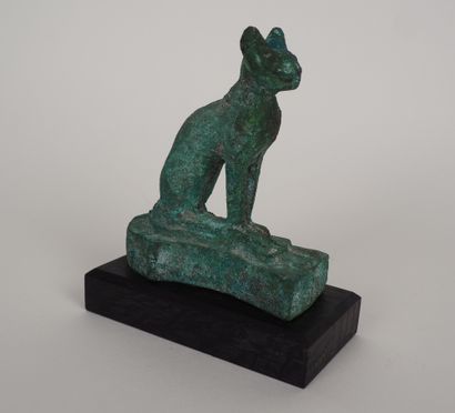 null Bronze cat, Saite style, 8cm high.