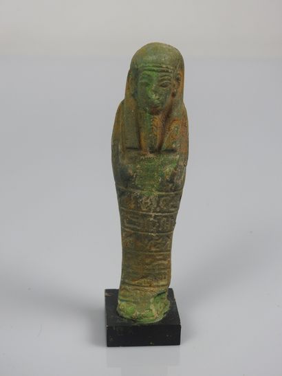 null Oushebti,terracotta with green highlights.
H :10cm.