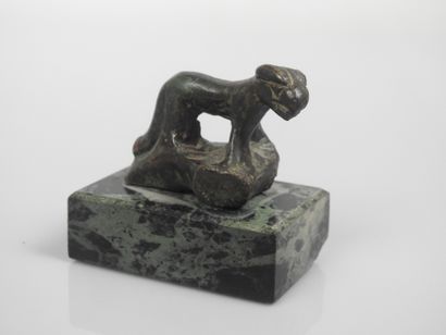 null Dog probably a molosser.bronze patina.L 5cm.
Celtic art.first centuries.
