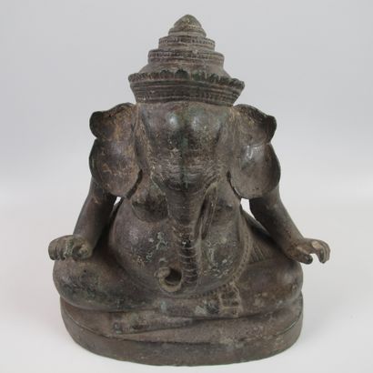 null Statue du dieu éléphant Ganesh en bronze. H 22cm. En l'état (manques). Inde....