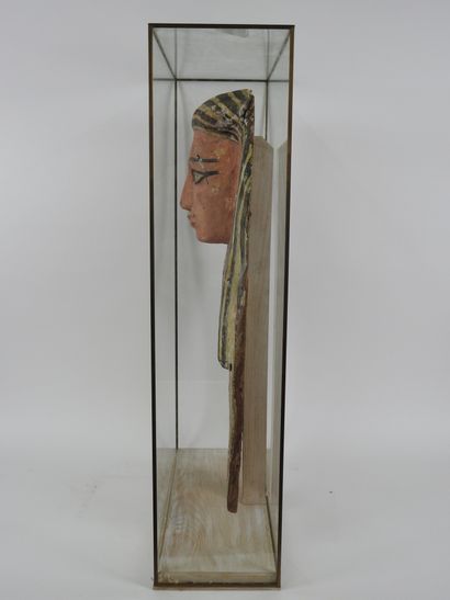 null Wooden sarcophagus bust with polychrome engobe.
Fine pink face with classical...
