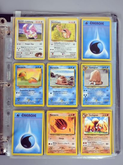 null BLOC WIZARDS

Important classeur comprenant environ 450 cartes pokemon en français...