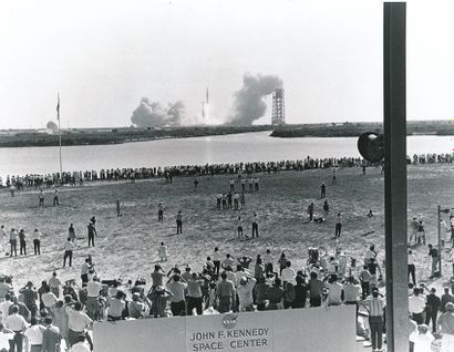 NASA NASA. Cap Canavéral. 16 juillet 1969. Décollage historique de la fusée SATURNE...