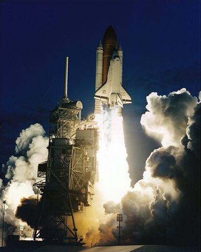 NASA NASA. Exceptional view of the space shuttle ENDEAVOUR (Mission STS-77) liftoff...