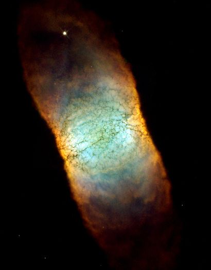 NASA NASA. GRAND FORMAT. HUBBLE. Vue de la nébuleuse de la rétine située à 1900 années...