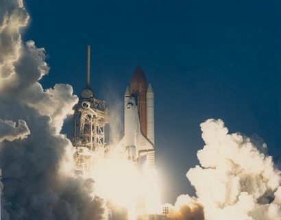 NASA Nasa. Early morning liftoff of the space shuttle DISCOVERY (Mission STS-60)....