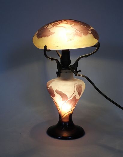 null ETABLISSEMENTS GALLE (1904-1936) 

	Lampe de table à piètement balustre et abat-jour...