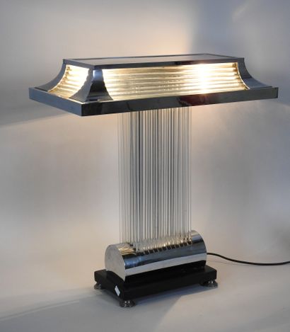 null TRAVAIL MODERNISTE

	Lampe de table à deux lumières en tubes de verres enchâssés...