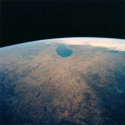 NASA Nasa. Magnifique point de vue sur le globe Terrestre depuis l'Espace. La navette...