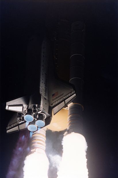 NASA Nasa. Navette spatiale Endeavour (Mission STS-88). Décollage historique de la...
