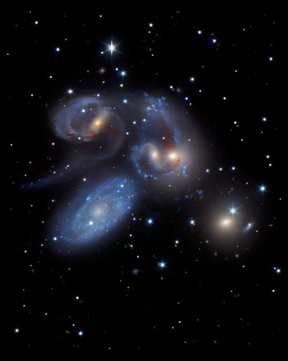 NASA GRAND FORMAT. Superbe vue du « Stephan’s Quintet ». Visible dans la constellation...