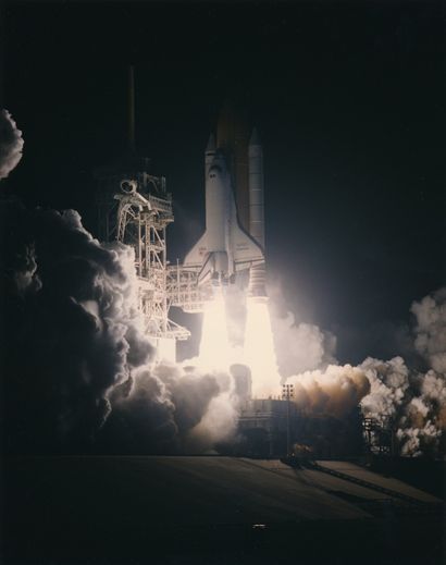 NASA Nasa. Navette spatiale Endeavour (Mission STS-89). En route vers la stations...