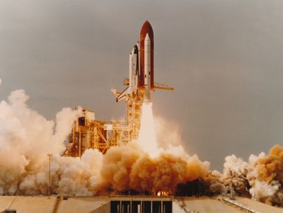 NASA Nasa. 1er décollage de la navette spatiale Challenger (Mission STS-6) le 4 avril...