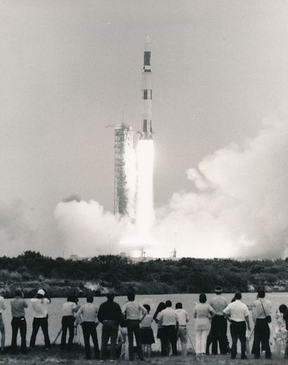 NASA Nasa. Belle vue du décollage de la fusée Saturne V modifiée, emportant le 14...