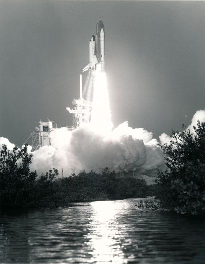 NASA Nasa. Takeoff on November 11, 1982 of the 1st operational flight of the space...