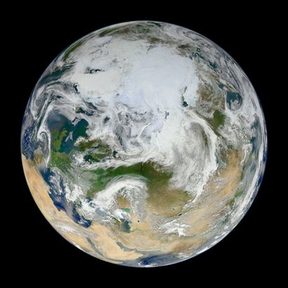 NASA Nasa. GRAND FORMAT. La Terre, vue de l'Artique depuis une distance orbitale...