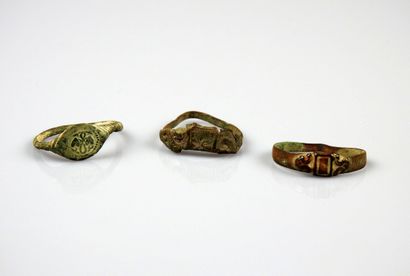 null Three bronze rings.

High period.as is
