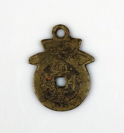 null Amulet in the shape of a sapèque

Brass 3.8 cm

China
