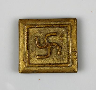 null Seal representing a swastika, symbol of eternity

Brass 4.1 cm

China