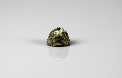 null Bronze thimble.

Roman or medieval period.