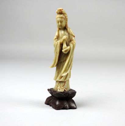 null Kwan In,Medicine goddess holding a potion bottle.Henv 10cm.Soapstone in legendary...