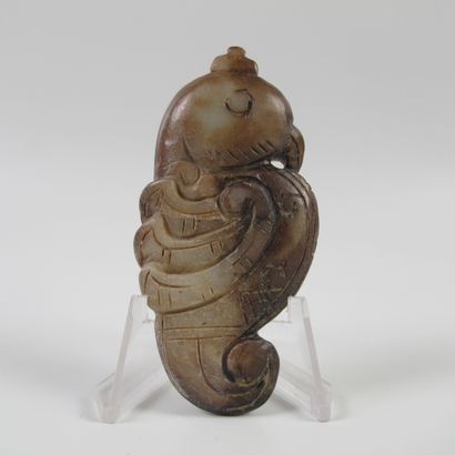 null Jade amulet with phoenix. Beige nephrite. L 7cm. China. 19th - 20th century...