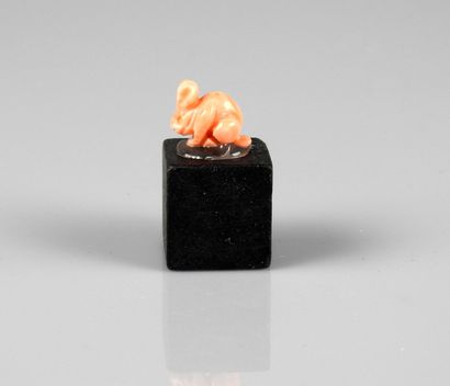 null Amulet rabbit symbol of fertility.coral.Far East 

L : 1cm.