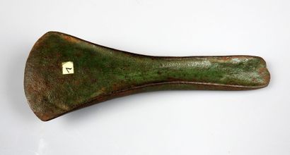 null Hache à rebord et tranchant évasé

Bronze 13.5 cm

Protohistoire Age du bronze...