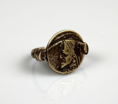 null Ring decorated with a profile of a Sassanid king

Finger size 52

Modern wo...