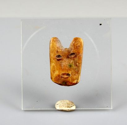 null Mask representing a kind of demon or shaman

Animal material 2.6 cm

Civilization...