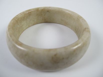 null Jade bracelet. Translucent beige nephrite. Diameter 8cm. China. 20th centur...