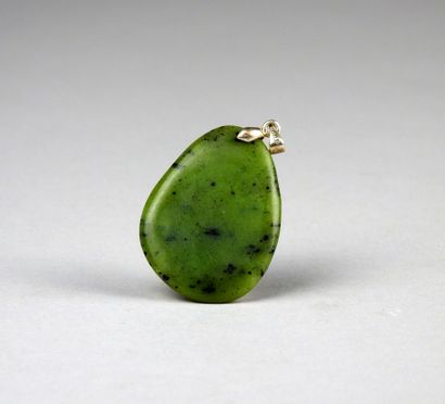 null Jewel pendant.

Nephrite jade.

New Zealand.4cm high.